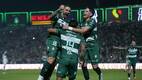 Jugadores de Santos celebran el primer gol del triunfo sobre los Pumas en el TSM Corona. FOTO: Imago7