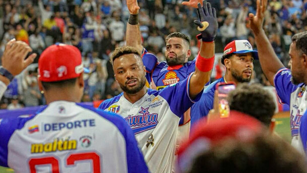 Tiburones intentará iniciar 3-0 la serie particular ante Magallanes en la LVBP 2026. (Foto: Tiburones de La Guaira)