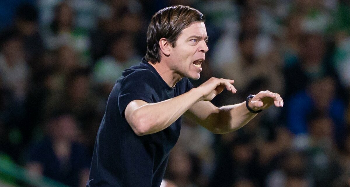 Esteban Solari explotó contra el árbitra del Santos vs Pumas (Mexsport)