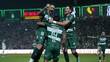Jugadores de Santos celebran el primer gol del triunfo sobre los Pumas en el TSM Corona. FOTO: Imago7