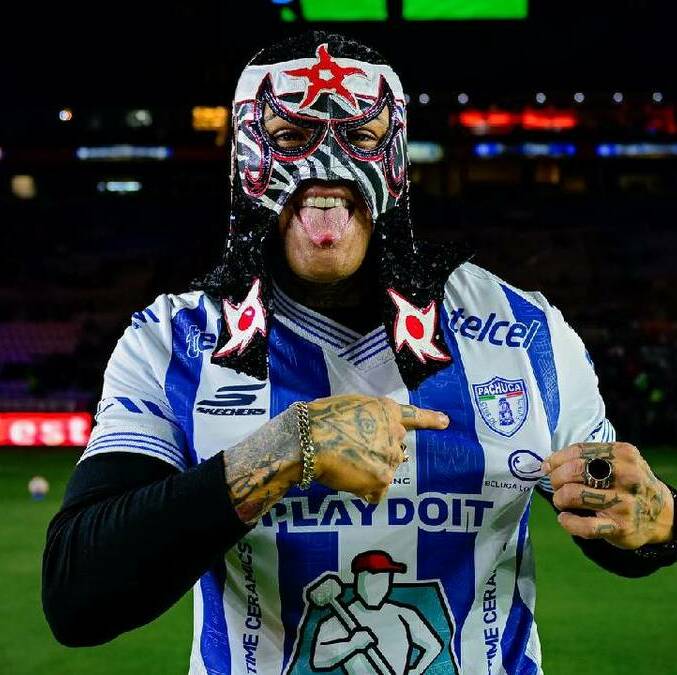 Penta demostró que es aficionado a los Tuzos del Pachuca previo a su duelo ante Cruz Azul. FOTO: @Tuzos