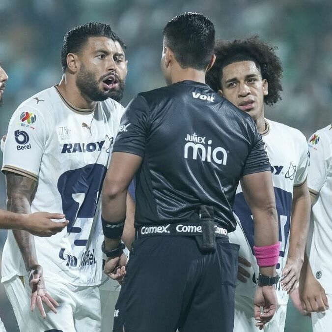 Pumas apelará la expulsión de Nathan Silva para que pueda jugar ante Tigres (Fotografía: Imago 7)