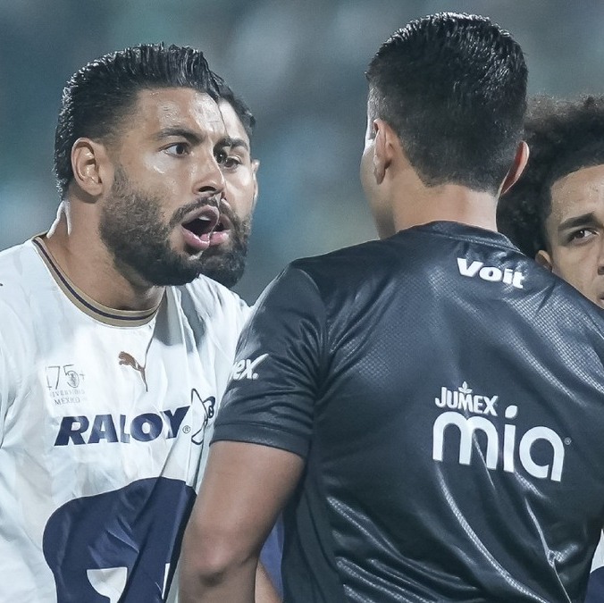 La expulsión de Nathan Silva generó mucha polémica tras el Santos vs Pumas (imago7)