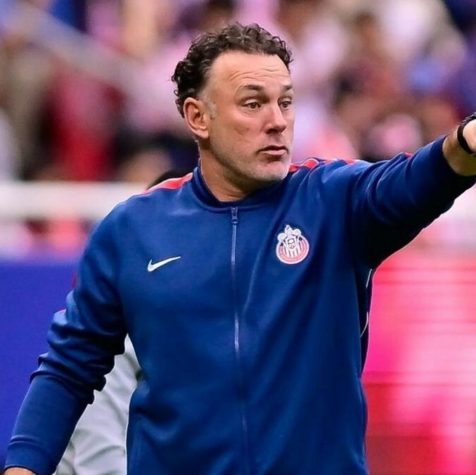 Gabriel Milito tendrá novedades en la convocatoria para medirse a los Rayados (Fotografía: Mexsport)