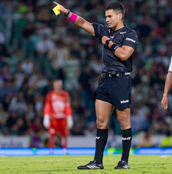 Guillermo Pacheco fue designado en la Jornada a pesar de la polémica en el Santos vs. Pumas (Fotografía: Mexsport)