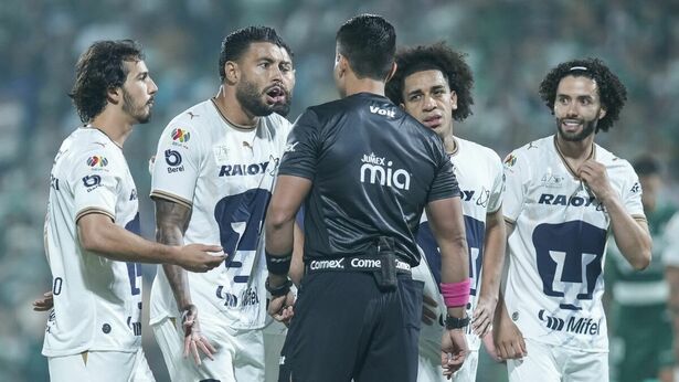 Pumas apelará la expulsión de Nathan Silva para que pueda jugar ante Tigres (Fotografía: Imago 7)