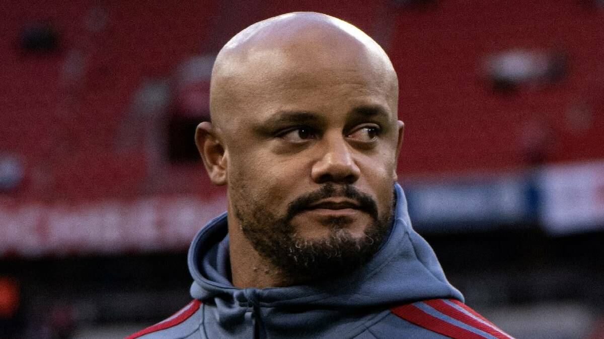 Vicent Kompany es trasladado de emergencia al hospital / X: Bayern Munich
