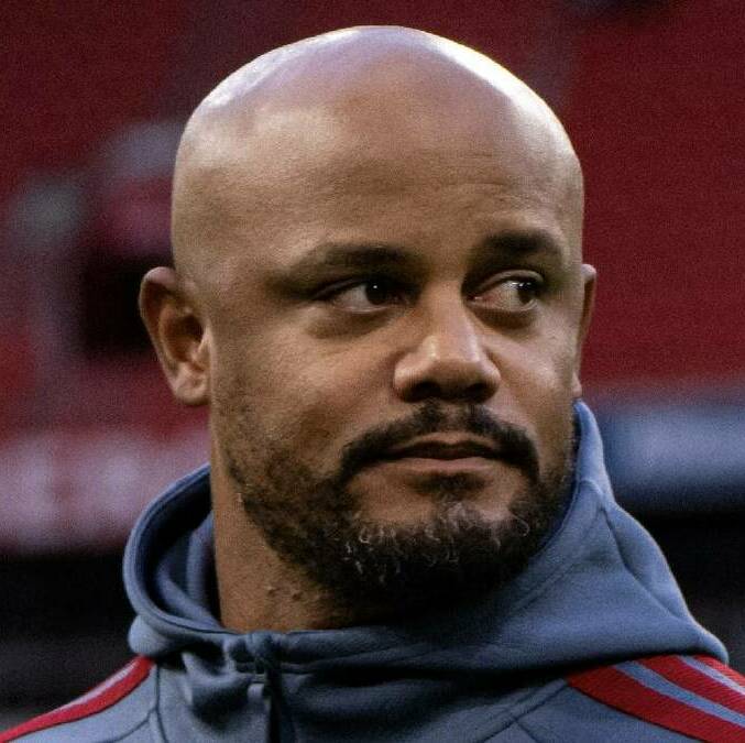 Vicent Kompany es trasladado de emergencia al hospital / X: Bayern Munich
