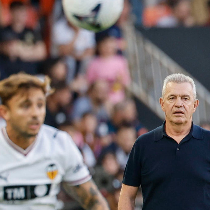 Javier Aguirre esrá preocupado por el paso del Valencia. (Foto: EFE)