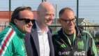 Mikel Arriola, Gianni Infantino y Andrés Lillini (Cortesía)