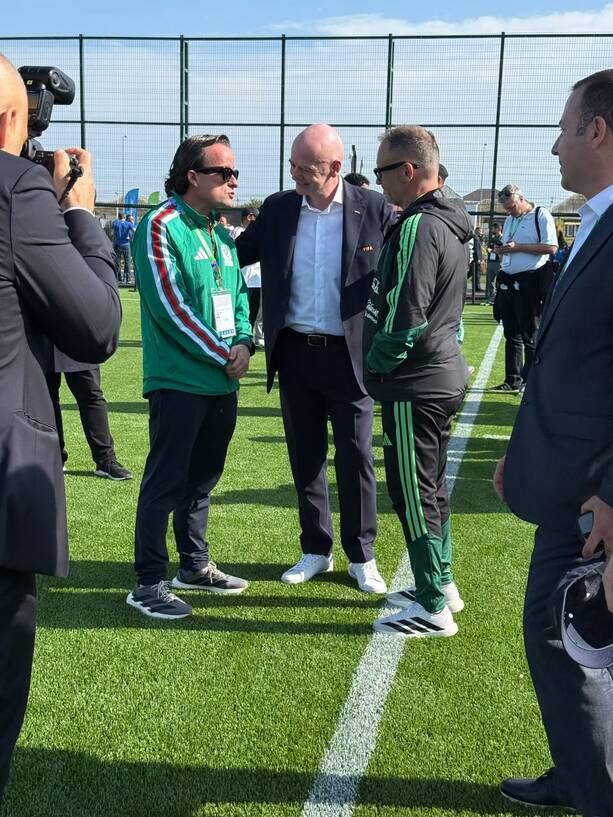 Mikel Arriola, Gianni Infantino y Andrés Lillini (Cortesía)