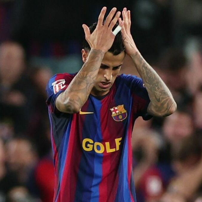 Joao Cancelo pudo haberse ido expulsado el Clásico de España (Fotografía: Reuters)