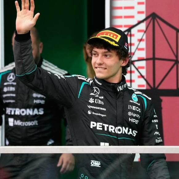 Kimi Antonelli lidera en solitario el Campeonato / Reuters