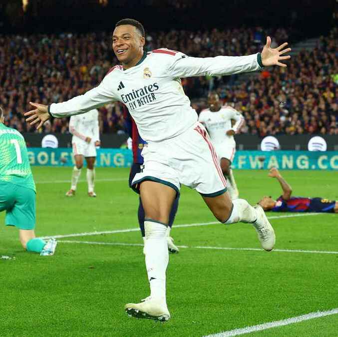 Kylian Mbappé le dio la victoria al Real Madrid (Reuters)