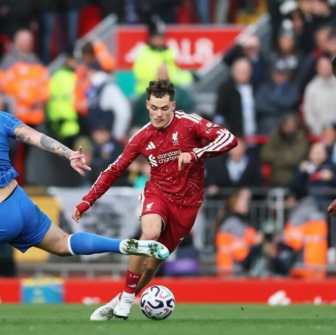 El Liverpool hizo valer la condición de local y sumó una importante victoria ante el Brighton / FOTO: EFE