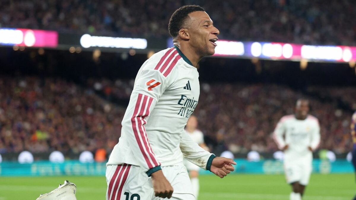 Mbappé le marcó doblete al Barcelona y llegó a 100 goles con el Real Madrid (Fotografía: Reuters)