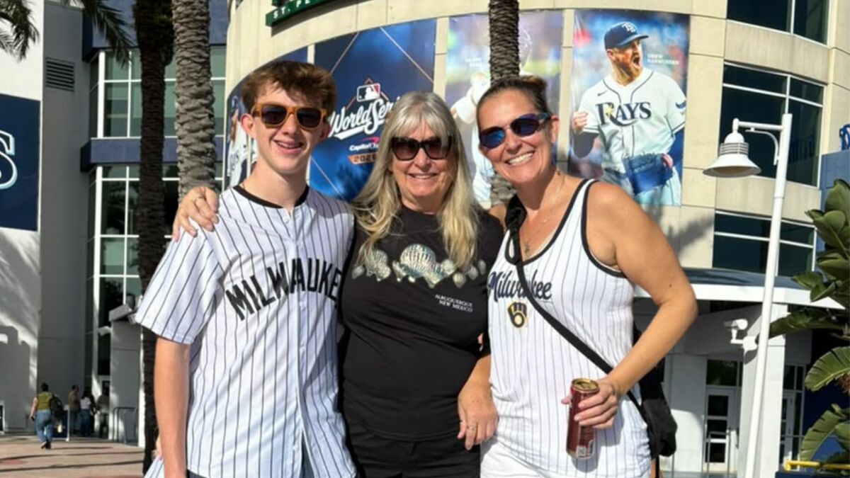 Aprovechan fans de Brewers oportunidad en Tampa Bay
