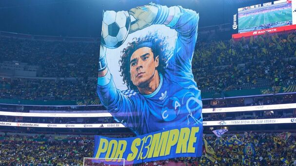 La afición se rindió ante Memo Ochoa con un espectacular tifo (Fotografía: Mexsport)