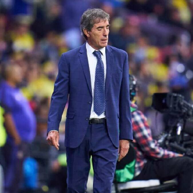 Almada se lamenta durante el partido entre las Águilas y Pachuca en el Banorte. FOTO: Imago7