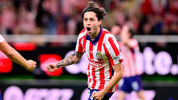 Jordan Carillo sorprende en el 11 inicial de Chivas. (Foto: Mexsport)