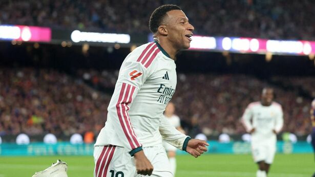 Mbappé le marcó doblete al Barcelona y llegó a 100 goles con el Real Madrid (Fotografía: Reuters)