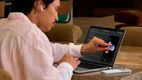 Apple presentó su MacBook más poderosa y ahora podrás usarla con la punta de tus dedos. (Apple)