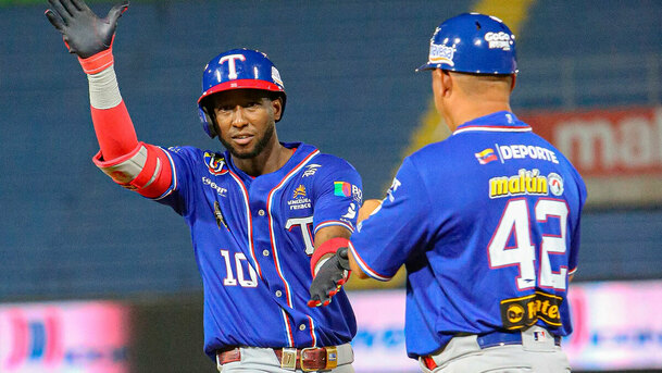 Jurickson Profar y Tiburones buscan propinarle una segunda derrota a Leones en la LVBP 2026. (Foto: Tiburones de La Guaira)