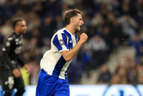 Santiago Gimenez anotó con el Porto (@FCPorto)