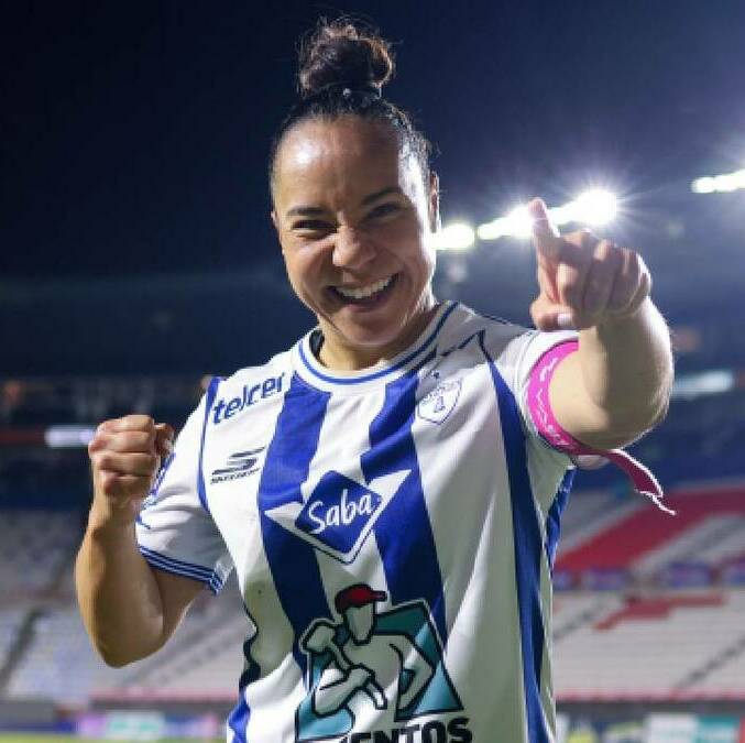 Charlyn Corral regresó a México tras ser galardonada en el Balón de Oro. FOTO: Imago7
